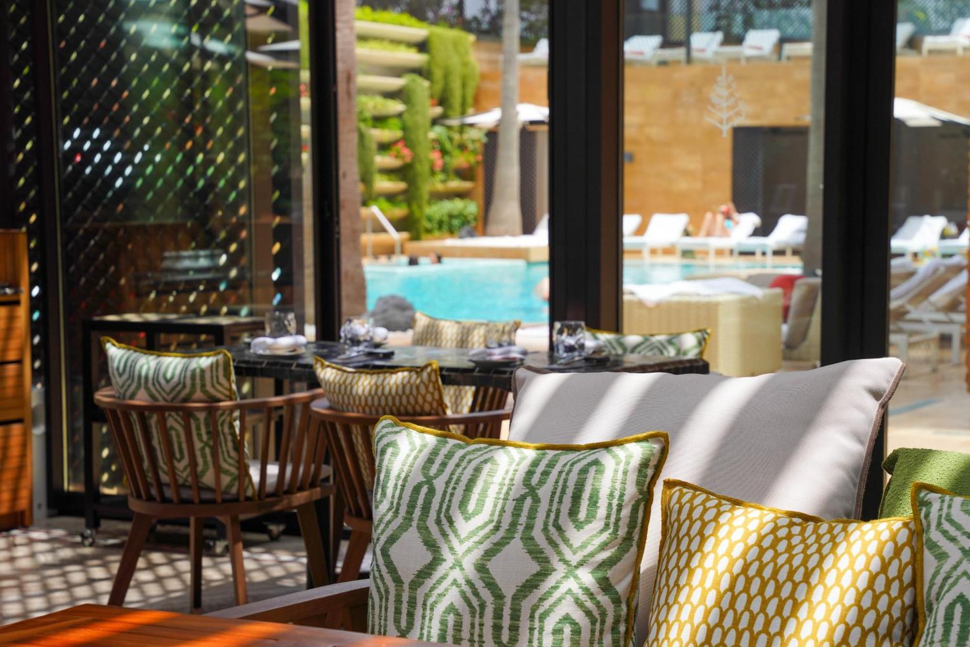 Four Seasons Hotel Casablanca Exterior photo The Pool Bar